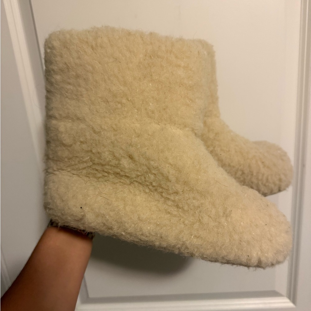 Wool Womens Cream Fluffy Indoor House Slippers Size 37-38 100% Wool